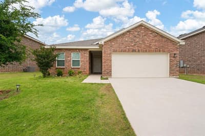 8 Glen Crossings Road, Edgecliff Village TX 76134