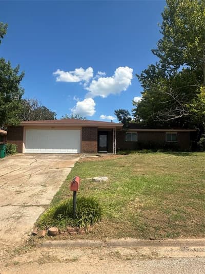 1507 N Matthews Street, Bowie TX 76230