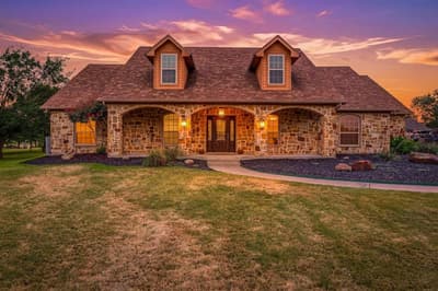 910 Mallard Pointe Drive, Granbury TX 76049
