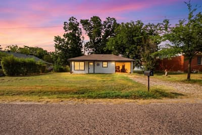 302 Gene Autry Drive, Tioga TX 76271