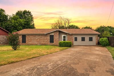 1915 Westover Court, Arlington TX 76015
