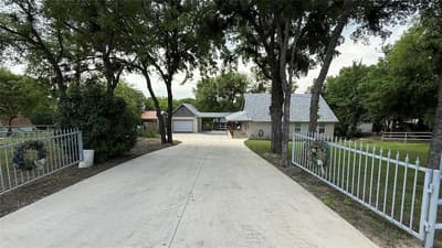 407 S Lakewood Circle, Lake Bridgeport TX 76426