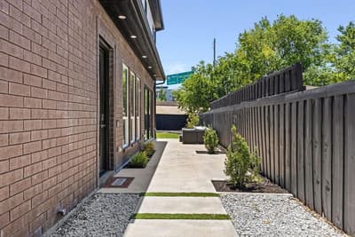 2722 Hondo Avenue, Dallas TX 75219 - Photo 2