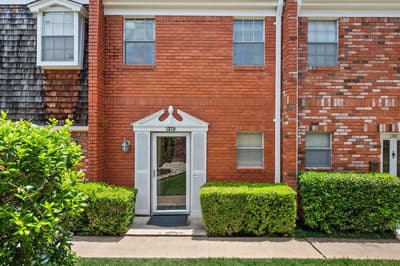 1379 Roaring Springs Road, Fort Worth TX 76114