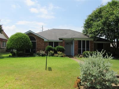 812 Red Oak Drive, Lewisville TX 75067