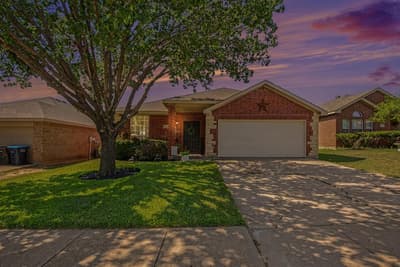 4932 Spur Ridge Court, Fort Worth TX 76244 - Photo 2