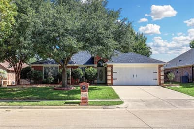 512 Surry Court, Saginaw TX 76179