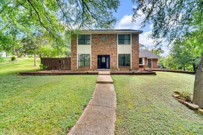 392 Creekwood Drive, Lancaster TX 75146