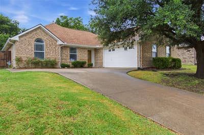 711 Oakmont Drive, Ennis TX 75119