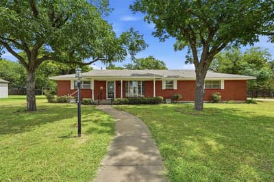 206 Mcanear Street, Cleburne TX 76033
