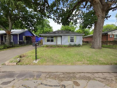 704 S Wilhite Street, Cleburne TX 76031
