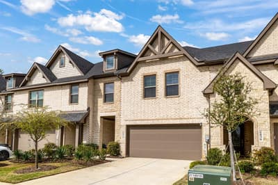 6834 Neals Way, Arlington TX 76001