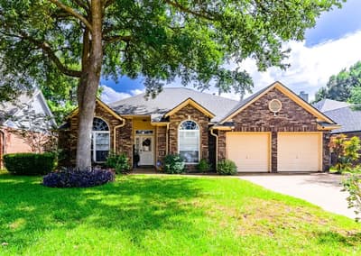 2206 S Branch Drive, Arlington TX 76001