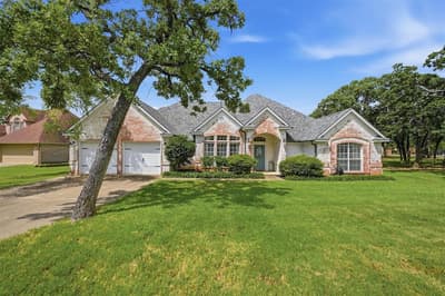 102 Mohawk Cove, Lake Kiowa TX 76240