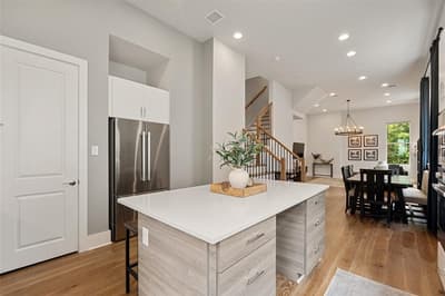 381 E Greenbriar Lane # 1001, Dallas TX 75203