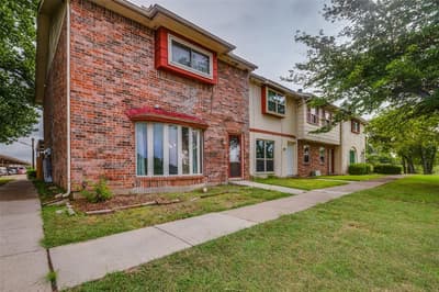 34 E Mountain Lane, Grand Prairie TX 75052