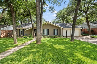 1217 W Redbud Drive, Hurst TX 76053