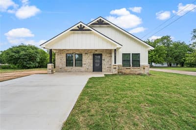 214 Rogers Street, McGregor TX 76657