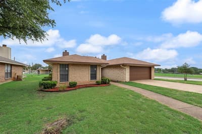 215 Silver Creek Drive, Duncanville TX 75137