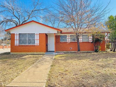 1701 Warren Lane, Fort Worth TX 76112