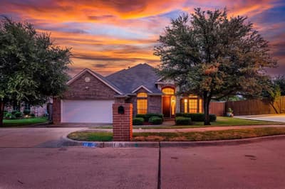 11 Beechcreek Drive, Edgecliff Village TX 76134
