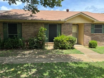 22 E Townhouse Lane # 31, Grand Prairie TX 75052