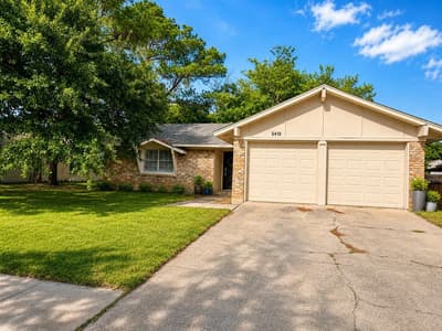 5410 Kings Manor Drive, Lake Dallas TX 75065