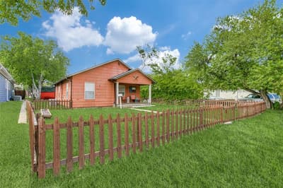 612 E Wall Street, Grapevine TX 76051