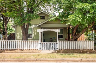 526 S Edgefield Avenue, Dallas TX 75208