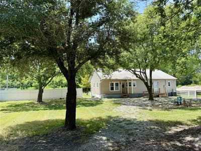 100 E Austin Street, Leonard TX 75452