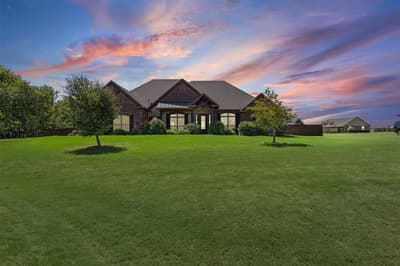 111 Crosswind Drive, Waxahachie TX 75167