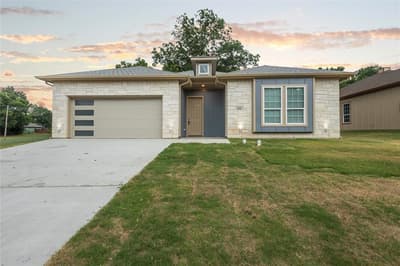 401 S 4th Street, Bonham TX 75418 - Photo 2