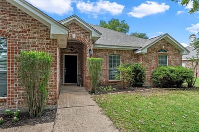 1112 Regina Drive, Hewitt TX 76643 - Photo 2