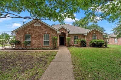 1112 Regina Drive, Hewitt TX 76643