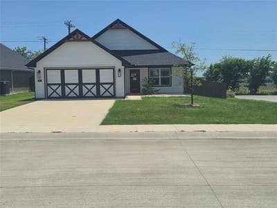900 Tesslynn Avenue, Godley TX 76044