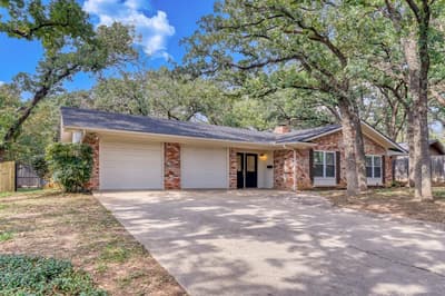 624 Hillview Drive, Hurst TX 76054 - Photo 2