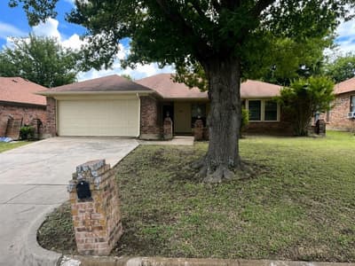934 Robinwood Drive, Arlington TX 76017