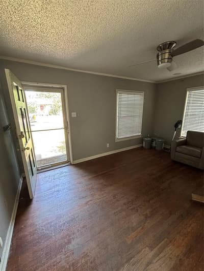 4252 S Cresthaven Road, Dallas TX 75209 - Photo 3