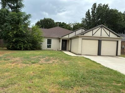 2325 Warwick Avenue, Grand Prairie TX 75052