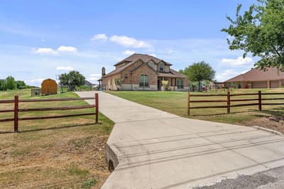 8909 County Road 915, Godley TX 76044 - Photo 2