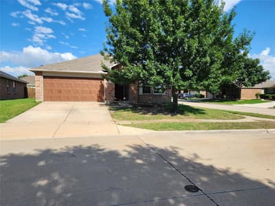 700 Swan Drive, Aubrey TX 76227