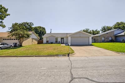 1915 Lavon Creek Lane, Arlington TX 76006 - Photo 5