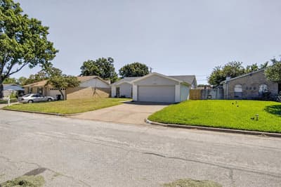 1915 Lavon Creek Lane, Arlington TX 76006 - Photo 4