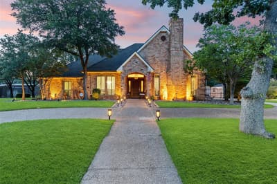 809 Shady Creek Drive, Kennedale TX 76060