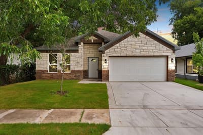 407 E Willingham Street, Cleburne TX 76031