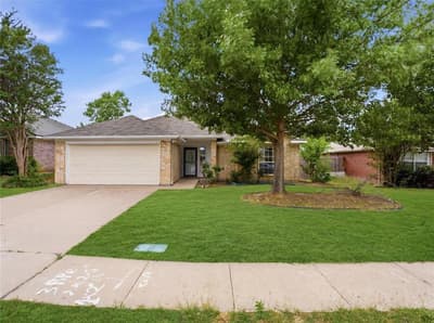 104 Adams Drive, Crowley TX 76036
