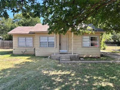 8814 Spaugh Court, White Settlement TX 76108