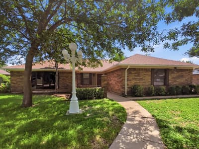812 Ridgeview Drive, Burleson TX 76028