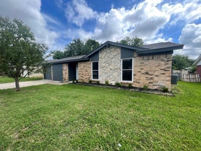 328 Hillside Court, Burleson TX 76028
