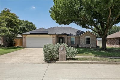 828 Pennsylvania Drive, Saginaw TX 76131
